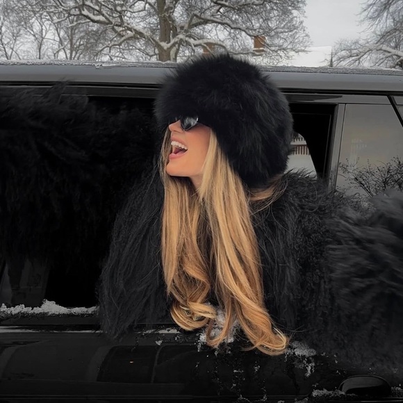 Zara Accessories - ZARA FAX FUR CAP BLACK